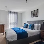 Modern 2 Bedroom Riverside In * Leeds (West Yorkshire)