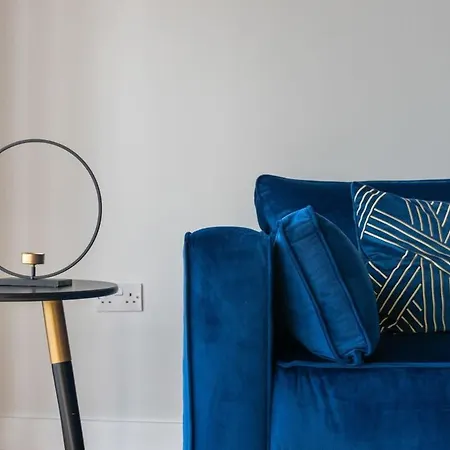 Modern 2 Bedroom Riverside In Апартаменти *