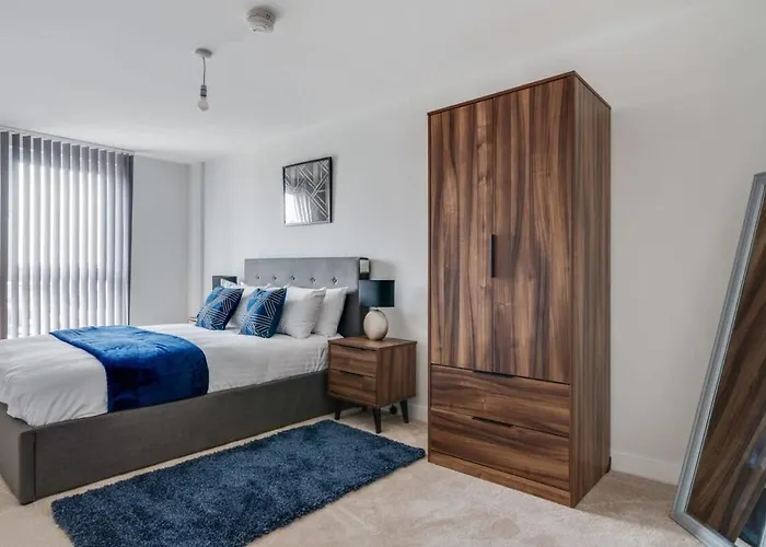 Apartment Modern 2 Bedroom Riverside In *