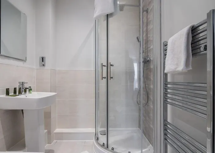 Апартаменти Modern 2 Bedroom Riverside In *