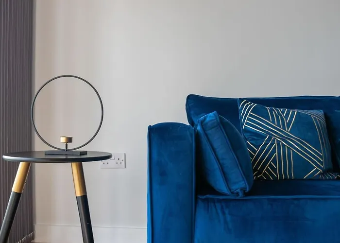 Modern 2 Bedroom Riverside In Апартаменти *