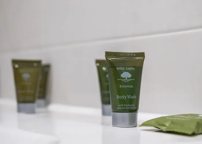 Modern 2 Bedroom Riverside In Apartment *