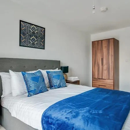 Modern 2 Bedroom Riverside In Lejlighed *