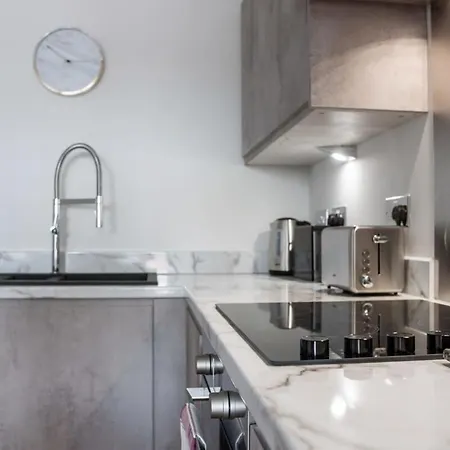 Modern 2 Bedroom Riverside In